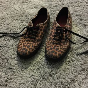 Leopard vans